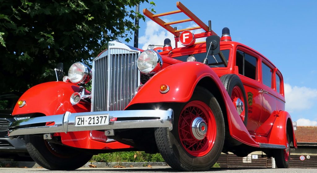 Feuerwehrauto Waschen oft alt