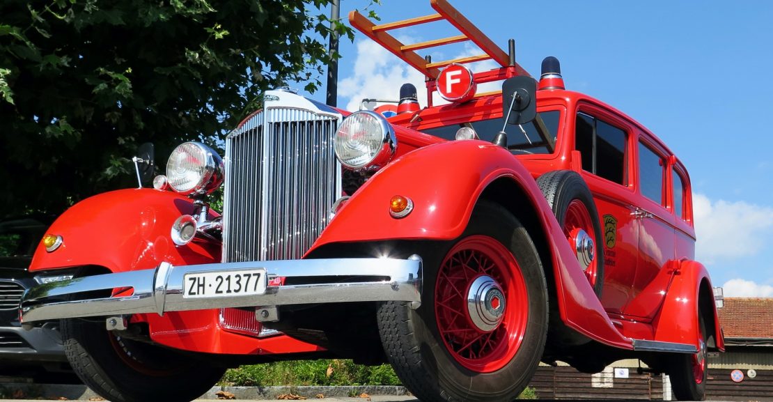 Feuerwehrauto Waschen oft alt